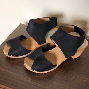 Nina Z Clogs in Black Nubuck Size 37